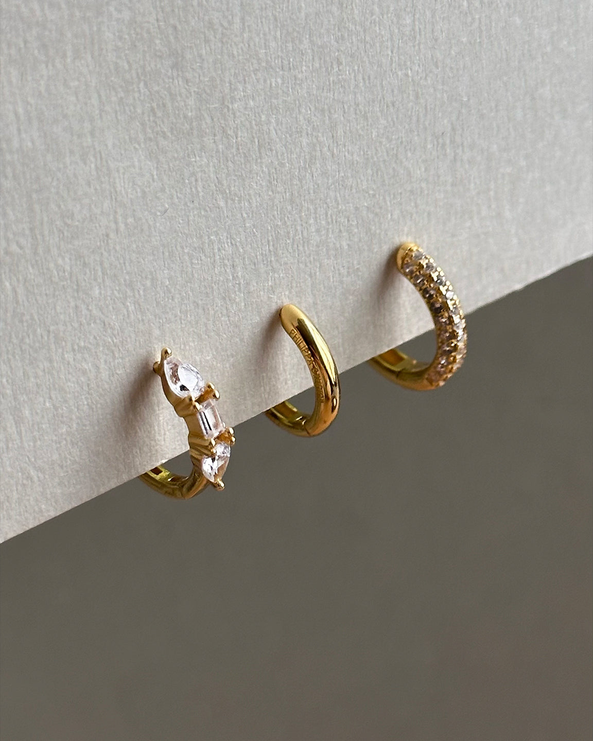 Cara Hoops Medium