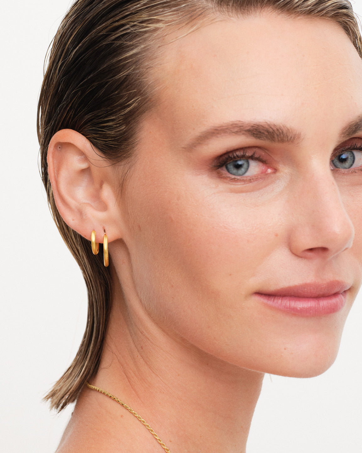 Classic Satin Hoops M Gull 